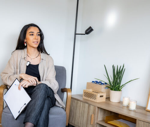 Como falar com chefes e colegas no trabalho